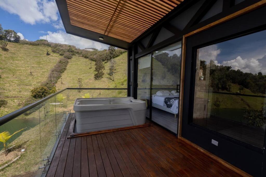 Sky House Cabana Guatape La Pradera  Esterno foto